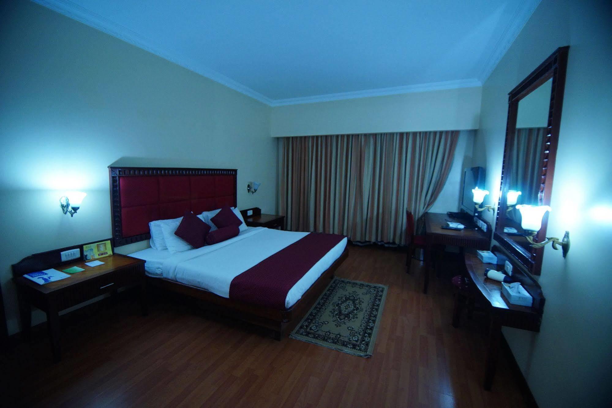 Joys Palace Hotel Thrissur Exterior foto