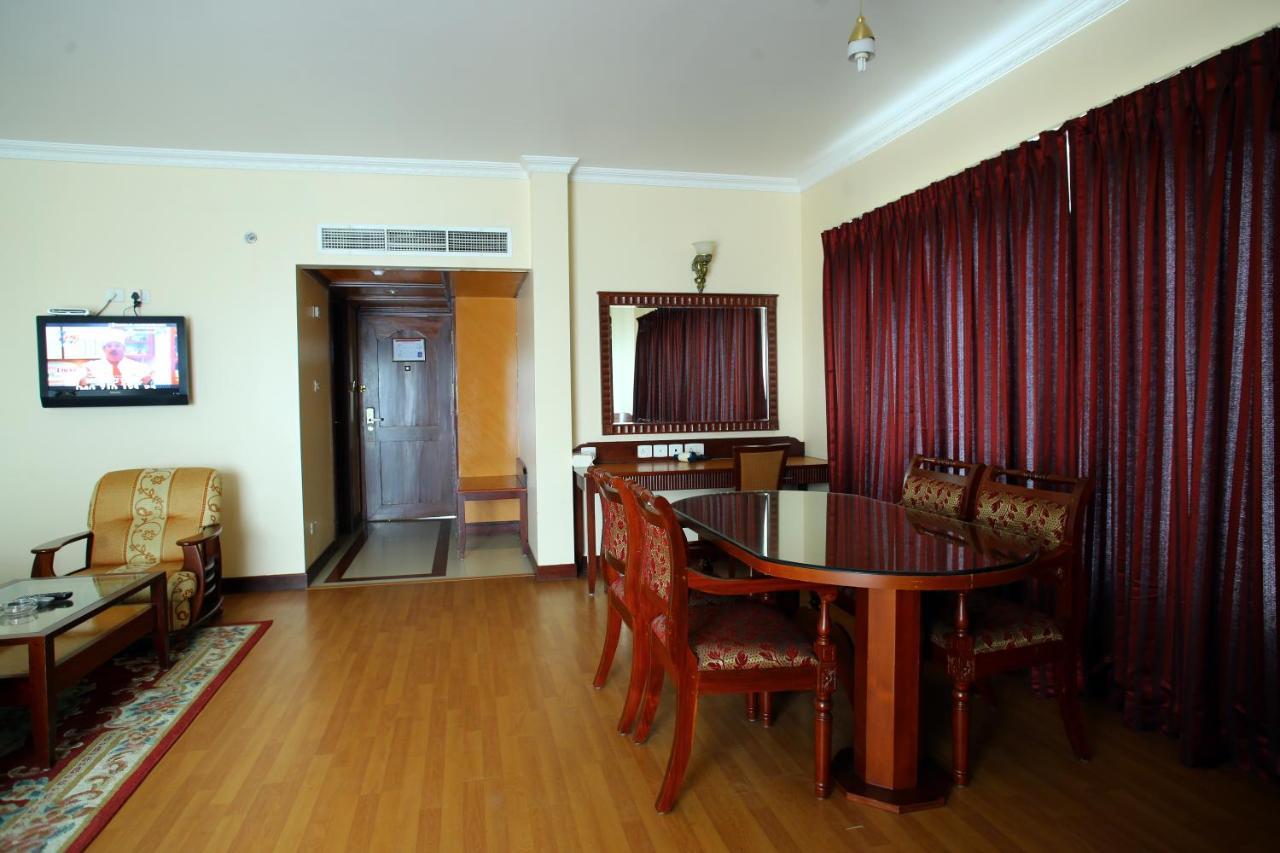 Joys Palace Hotel Thrissur Exterior foto