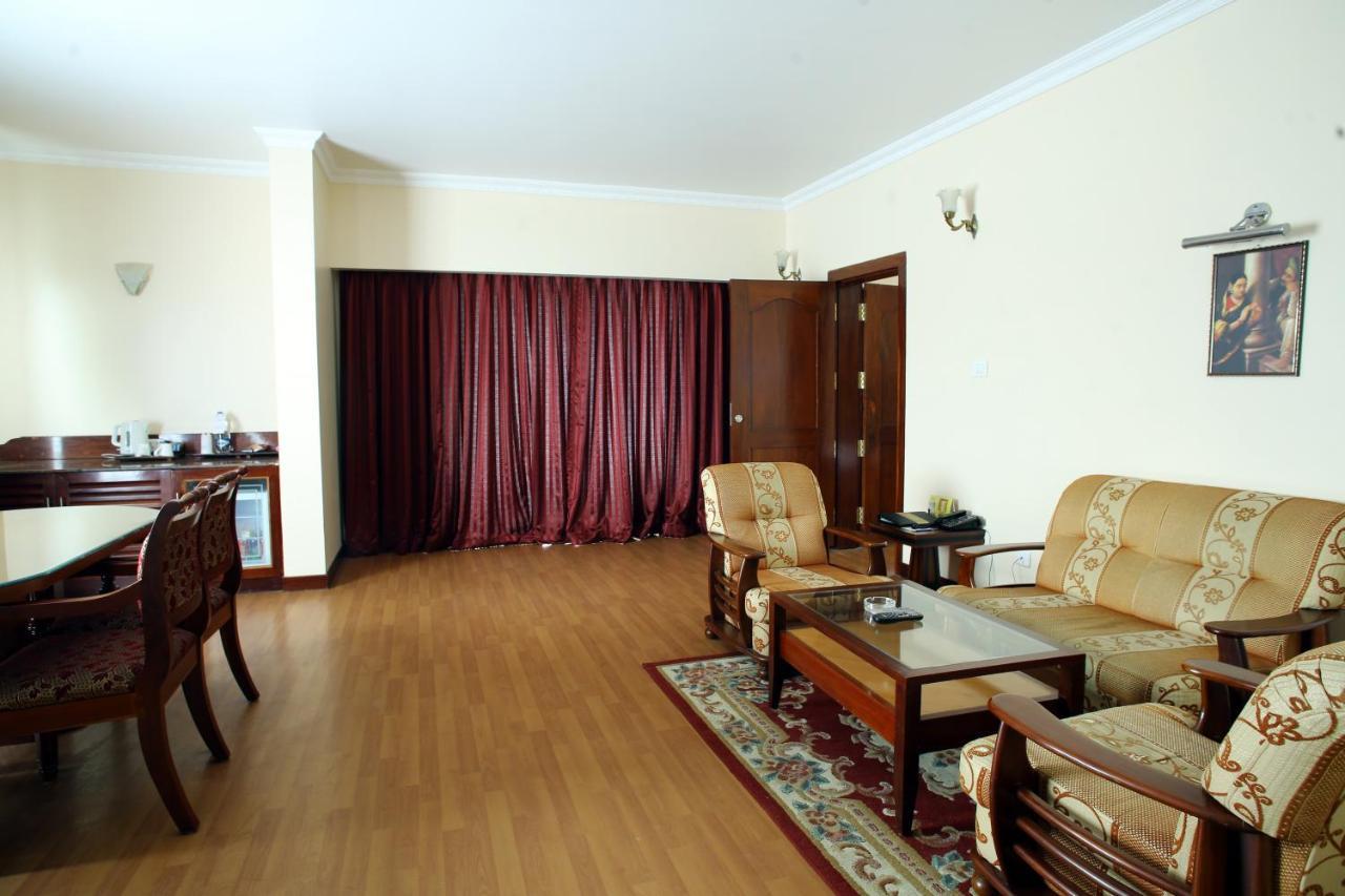 Joys Palace Hotel Thrissur Exterior foto